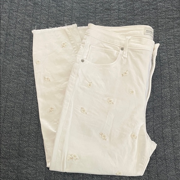 Abercrombie & Fitch White Cropped Jeans with Flower Embroidery - Picture 7 of 7